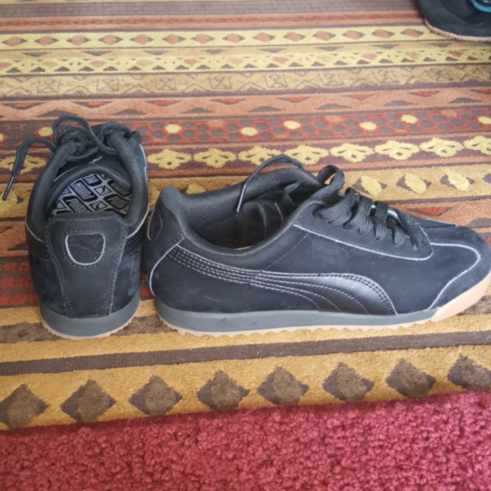 Puma Roma black sneakers sz7